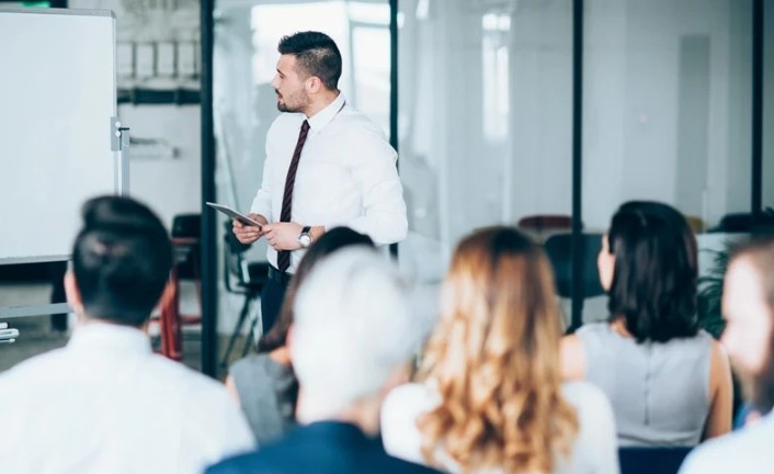 Se reconvertir pour mieux rebondir : la période de reconversion ou PREC