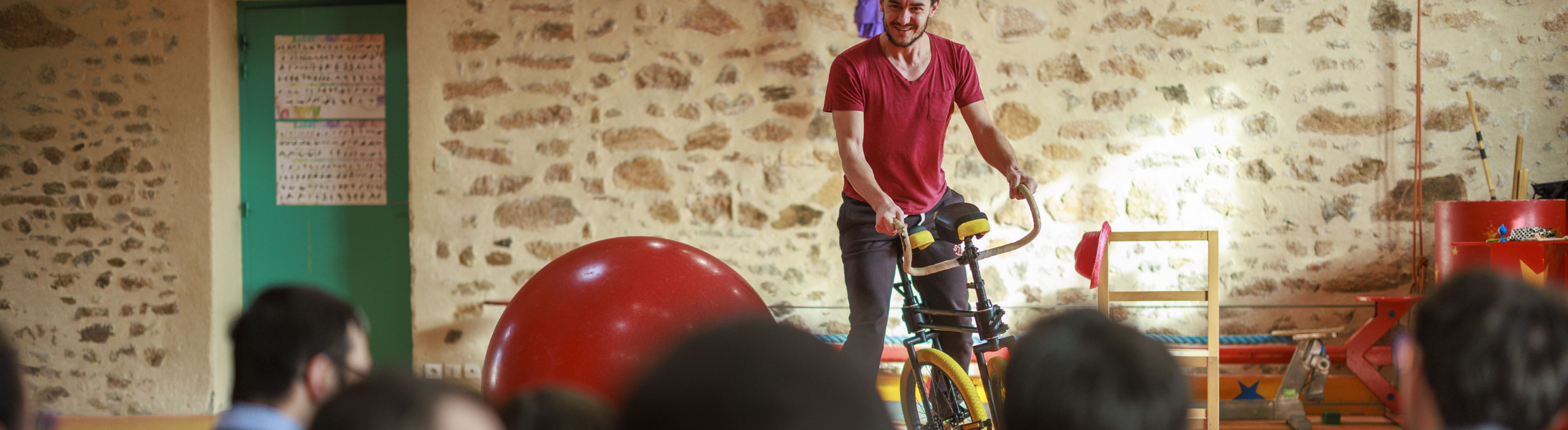 La branche des Acteurs du Lien social et Familial (ALISFA) est composée de centres sociaux et socioculturels, d’établissements d’accueil de jeunes enfants et d’associations de développement social local