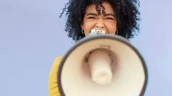 Dans le baromètre, Uniformation interroge les pratiques en emploi, formation et compétences des structures de la Cohésion sociale