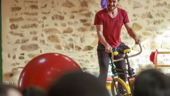 La branche des Acteurs du Lien social et Familial (ALISFA) est composée de centres sociaux et socioculturels, d’établissements d’accueil de jeunes enfants et d’associations de développement social local