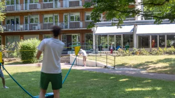 Familles Rurales est une association nationale reconnue d’utilité publique qui agit en faveur des familles en milieu rural et périurbain