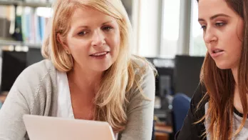 Le rôle du tutorat est d’accompagner l’apprenant qui est intégré à l’entreprise par le biais de contrats de professionnalisation, contrats d'apprentissage, contrats d’insertion par l’emploi ou Pro A