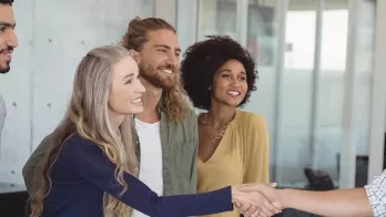 Aider les entreprises à accompagner les salariés, le partenariat Eva/Uniformation Onglets principaux