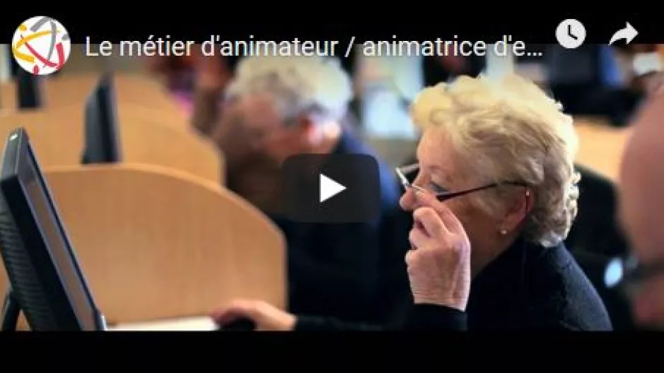 L’animateur(trice) multimédia accompagne et assiste des publics différents (enfants, adultes, personnes du troisième âge…) dans l’appropriation des outils informatiques et usages de l’internet, au travers d’actions de médiation individuelles ou collectives (animation d’activités éducatives, ludiques, artistiques, techniques, administratives, citoyennes, etc.).