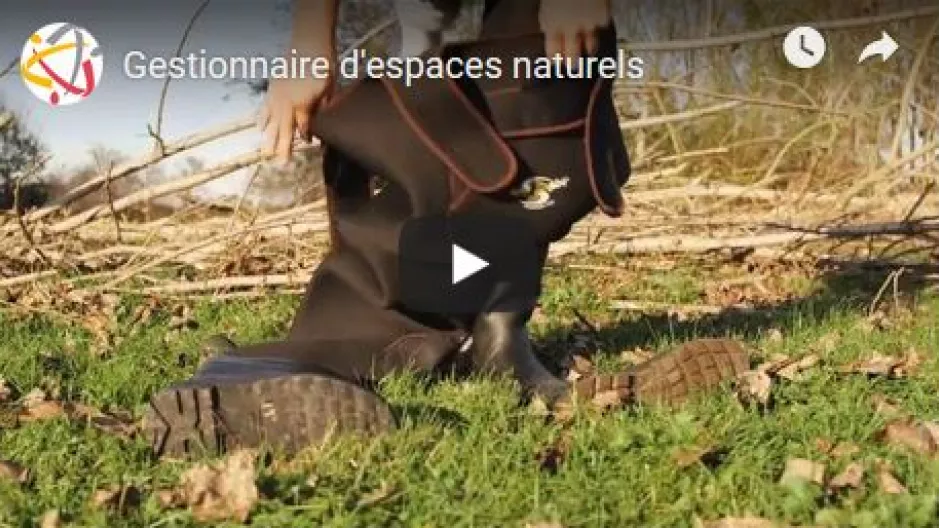 Il/elle effectue la surveillance de sites (montagne, forêt, littoral, milieux aquatiques, réserve naturel, etc.) et veille à la sauvegarde du patrimoine naturel et à la préservation de la biodiversité.