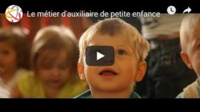 Le métier de l’auxiliaire petite enfance consiste à prendre en charge l’enfant bien portant, malade ou handicapé en liaison avec une équipe pluridisciplinaire.